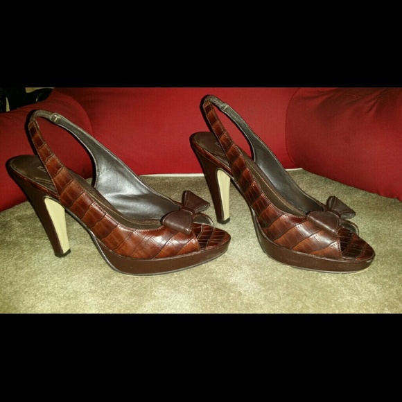 **Get these Free** Textured Peekaboo heels w/bow - Picture 2 of 3