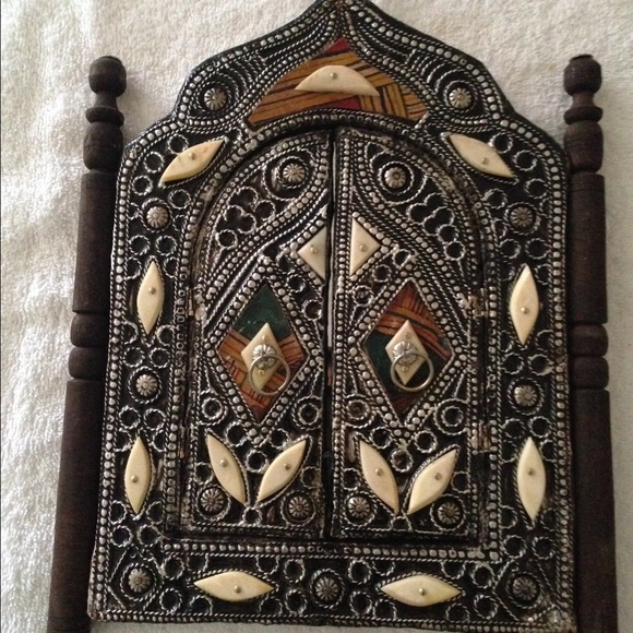 GORGEOUS HAND CARVED 2 DOOR MIRROR FROM MOROCCO - Picture 1 of 3