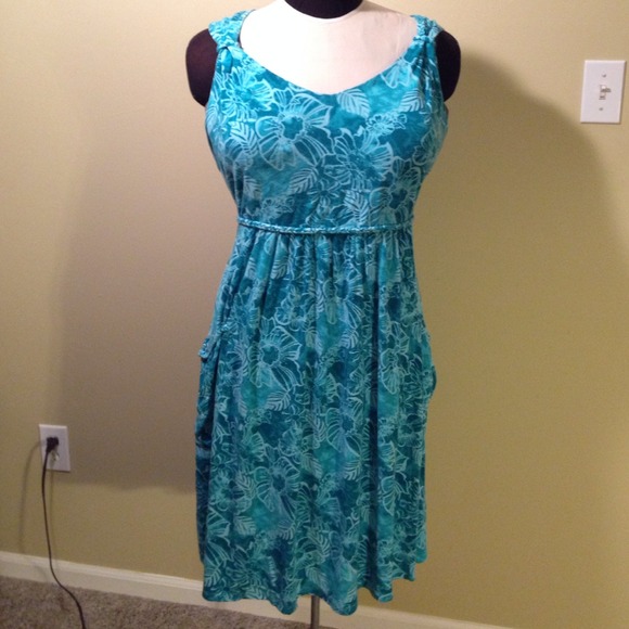 Bundle: teal knit dress, pink T & peasant dress