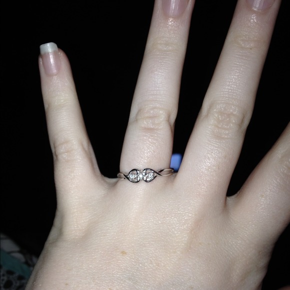 Diamond ring - Picture 3 of 3