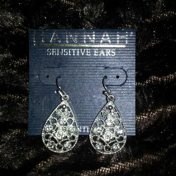 TEAR DROP SHAPED EARRINGS