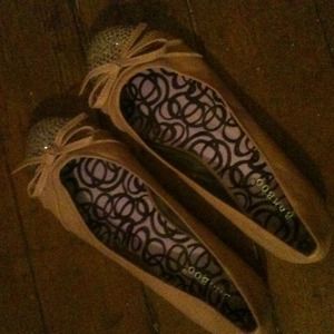 Bamboo tan/glitter bow shoe so cute!