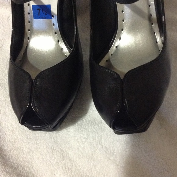 BCBGirls shoes, sale price - Picture 3 of 4