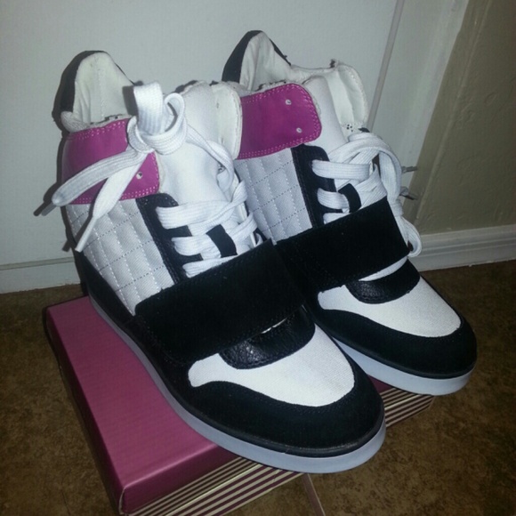 NWOT Wedge rubber shoes