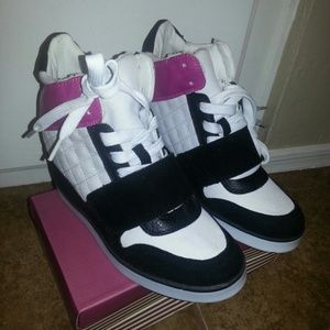 NWOT Wedge rubber shoes