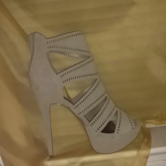 heels - Picture 2 of 4