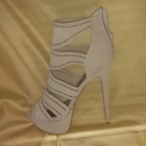 heels - Picture 3 of 4