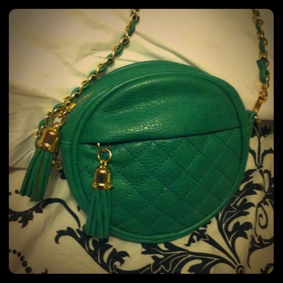 Cross body quilted chain strap bag