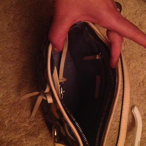 Dooney & Bourke Heart Purse - Picture 3 of 3