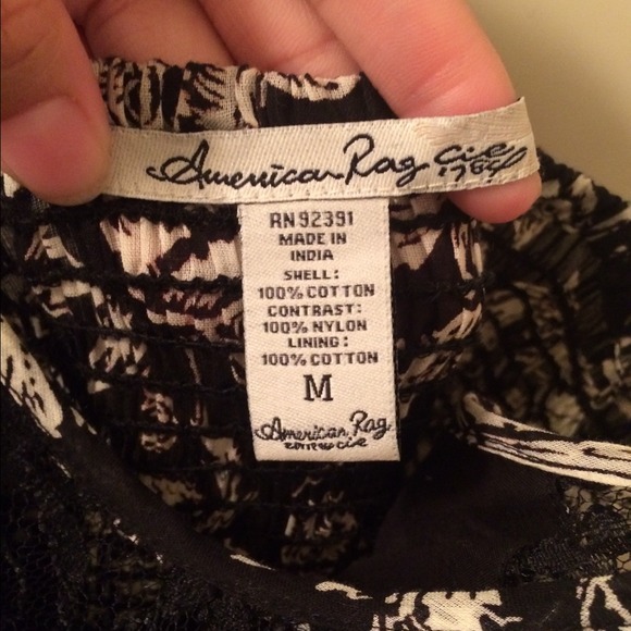 ❌Sold❌ Floral hi-low dress - Picture 3 of 4