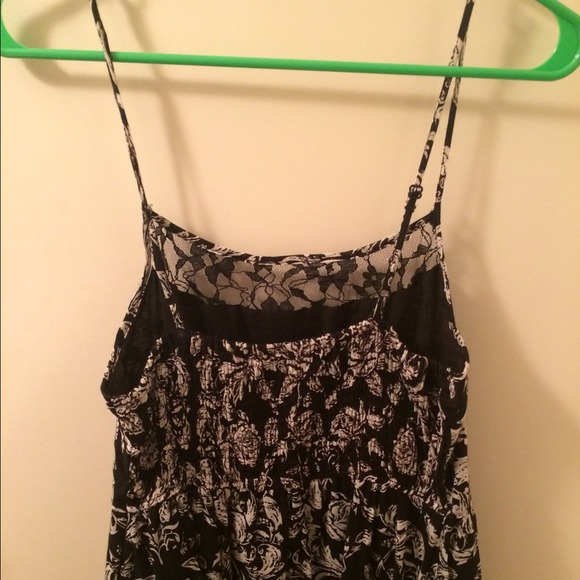 ❌Sold❌ Floral hi-low dress - Picture 4 of 4