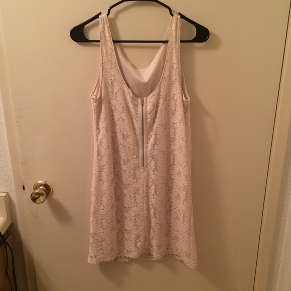 ❌SOLD❌ Lace dress - Picture 3 of 4