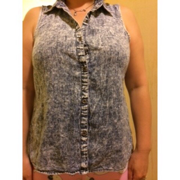 ❌Sold❌ Acid wash button up - Picture 3 of 4