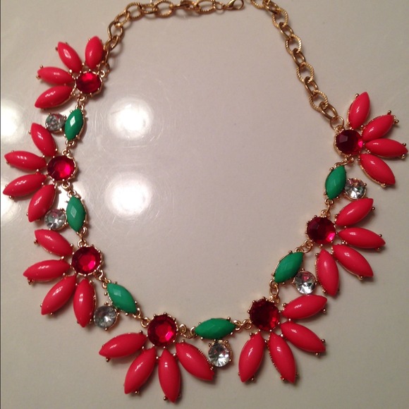 Statement necklace