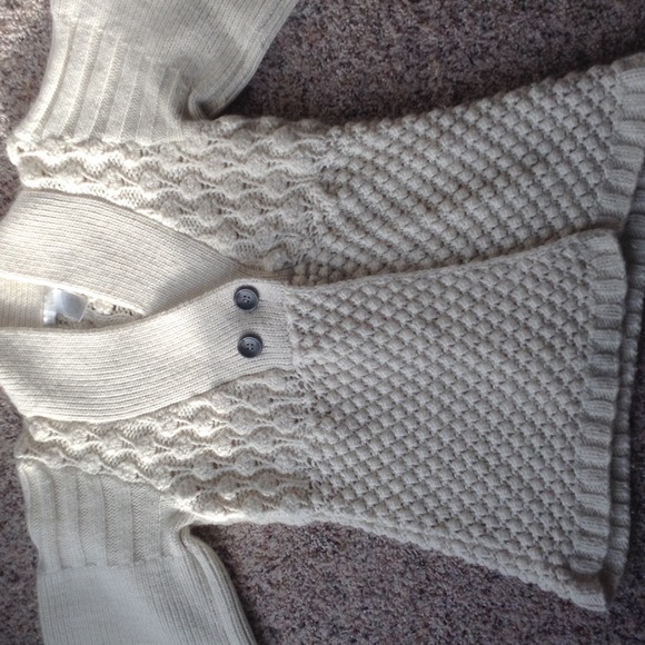 ✌️Sold in bundle ✌️Stylish cream sweater
