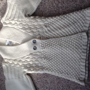 ✌️Sold in bundle ✌️Stylish cream sweater