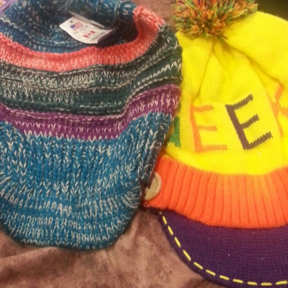 Bundle of hats - Picture 1 of 3