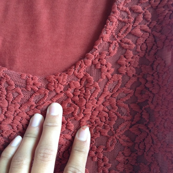 ♦️BUNDLED♦️BR Burnt Red Floral Textured Tank - Picture 4 of 4