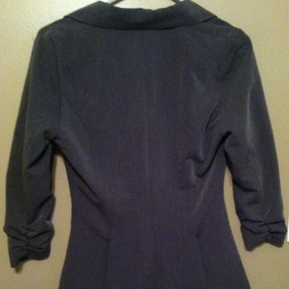 3/4 Sleeve charcoal blazer🌸 - Picture 2 of 3