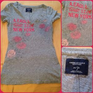 American Eagle V-neck