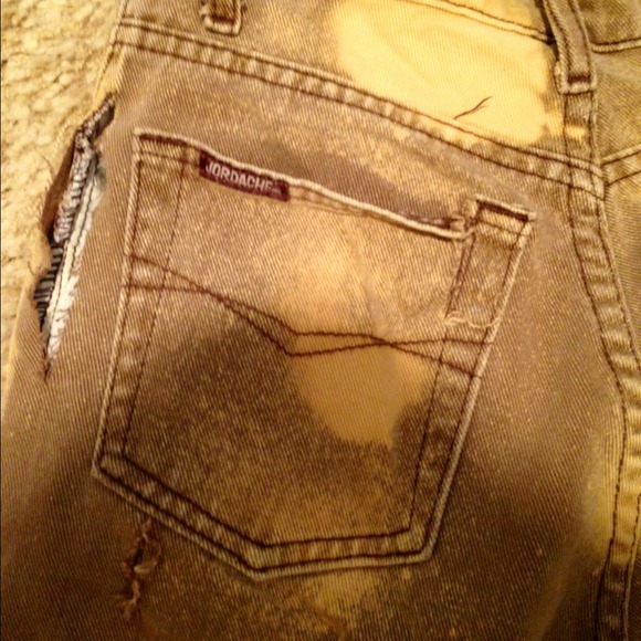 SOLD-🌞PRICE REDUCED🌞Distressed high waist shorts - Picture 3 of 4