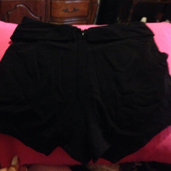 Black shorts, worn once. - Picture 3 of 4