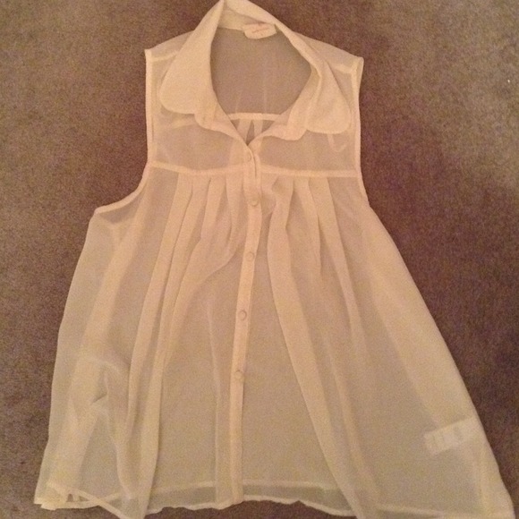 Sheer Peter Pan collared shirt with buttons