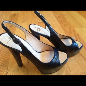 NEW 🔊👠Giuseppe Zanotti Black Platform Slingback