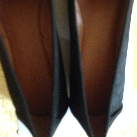 Banana Republic Braxton Flat in Black Hair - Picture 4 of 4