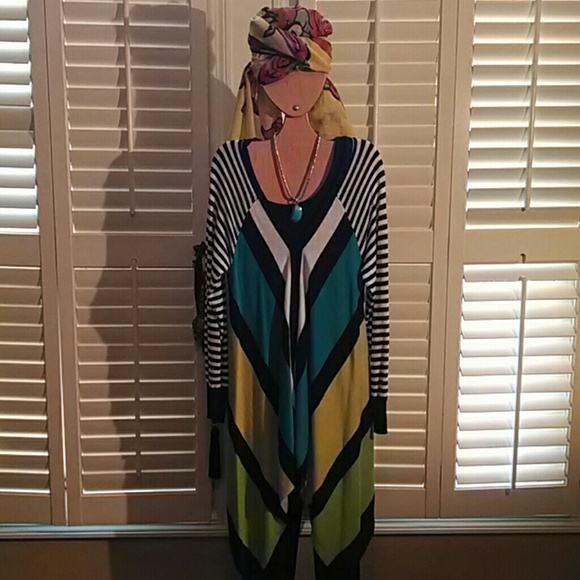 REDUCED NWOT  FLOWING LONG SLEEVE