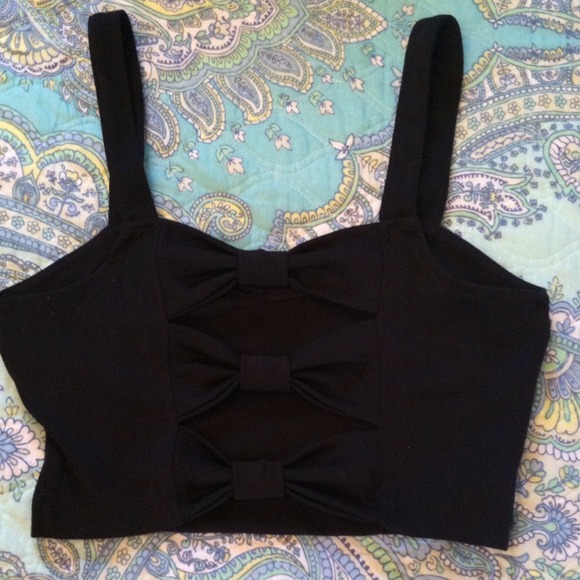 NWT! Black crop top with now back 💋