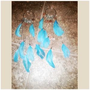 🎀BEBE Feather Chandelier Long Dangle Earring 🎀