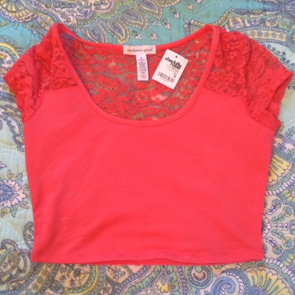 NWT! Coral lace crop top💜