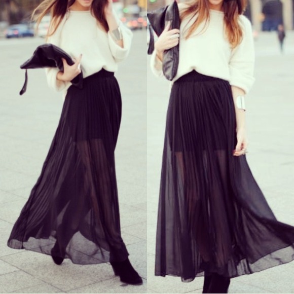 Dresses & Skirts - Black pleated maxi skirt