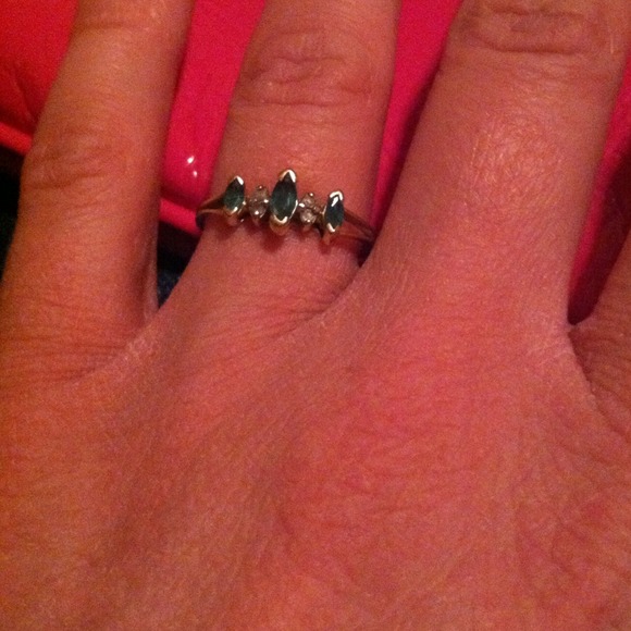 Middle ring sold - Picture 2 of 3