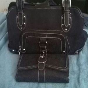 Cute Wallet. Will bundle with matching purse