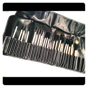 Makeup brushes