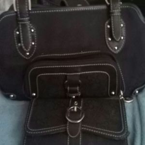 Cute purse.. will bundle with matching wallet