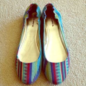 Aztec print flats Brand New