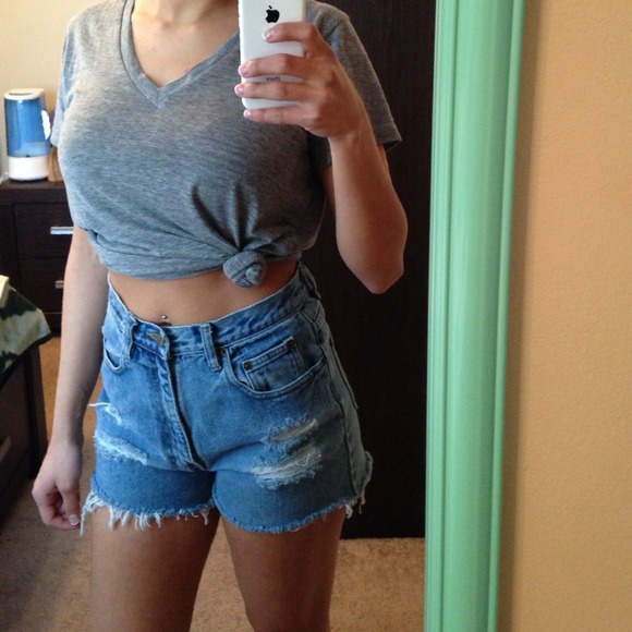 Distressed high waisted shorts 💜💜