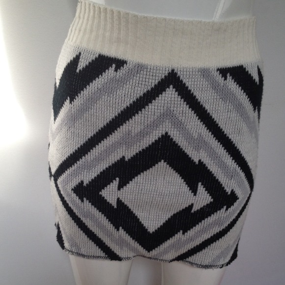 SOLD ❌❌Lf vintage sweater skirt - Picture 2 of 3
