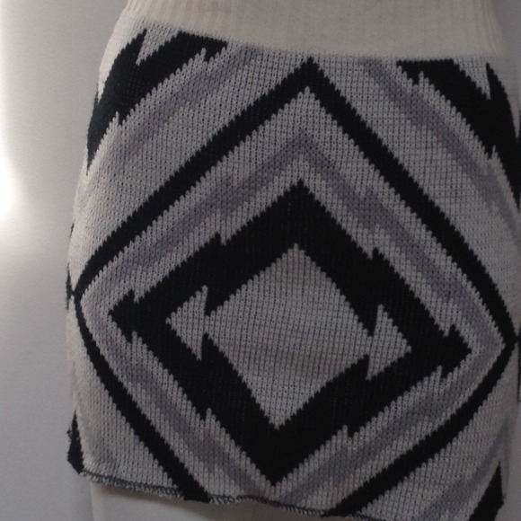 SOLD ❌❌Lf vintage sweater skirt - Picture 3 of 3