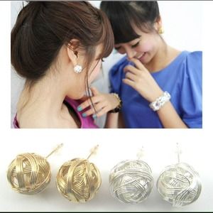 Lovely silver hollow-out ball