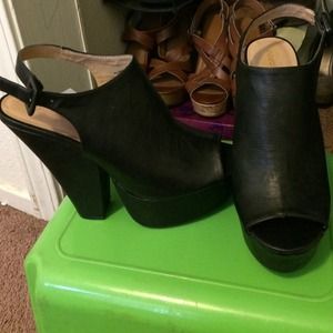 Black open toed wedge