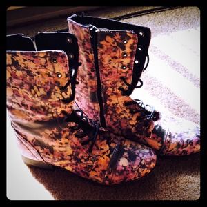 🌼floral combat boots🌼