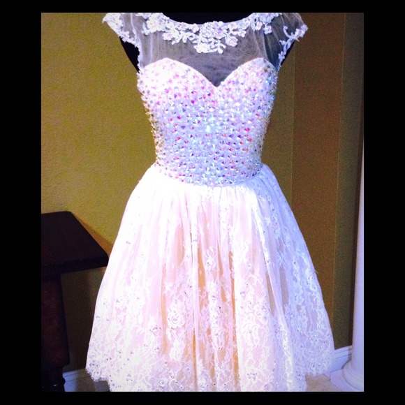 SOLD!!!!!!!!!   Angela & Alison prom/party dress