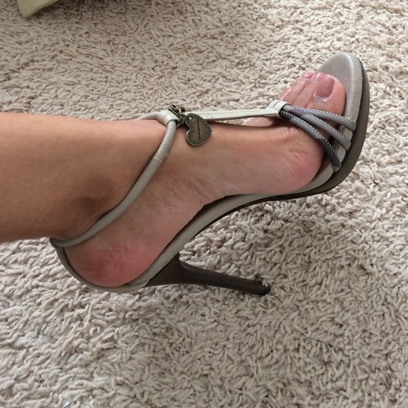 Burberry Sandals Great Condition! Have box and bag - Picture 2 of 4