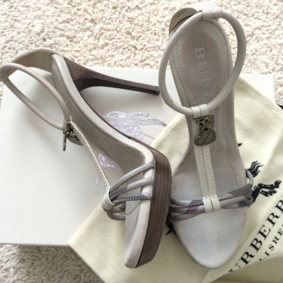 Burberry Sandals Great Condition! Have box and bag - Picture 3 of 4