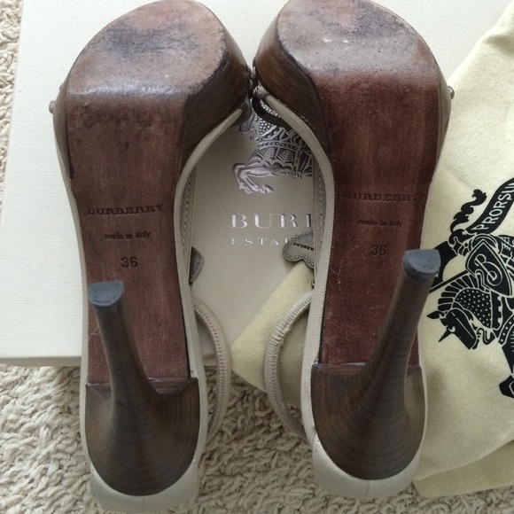 Burberry Sandals Great Condition! Have box and bag - Picture 4 of 4