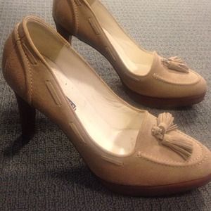 Ralph Lauren Collection Suede Pump w. Gum Bottom
